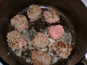 kjottkaker i stekepannen